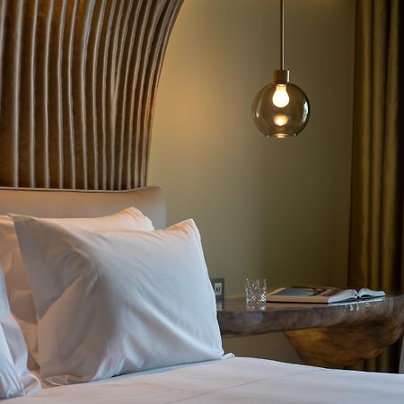 Vila Foz Hotel & Spa - Member Of Design Hotels Porto Kültér fotó A room at the hotel
