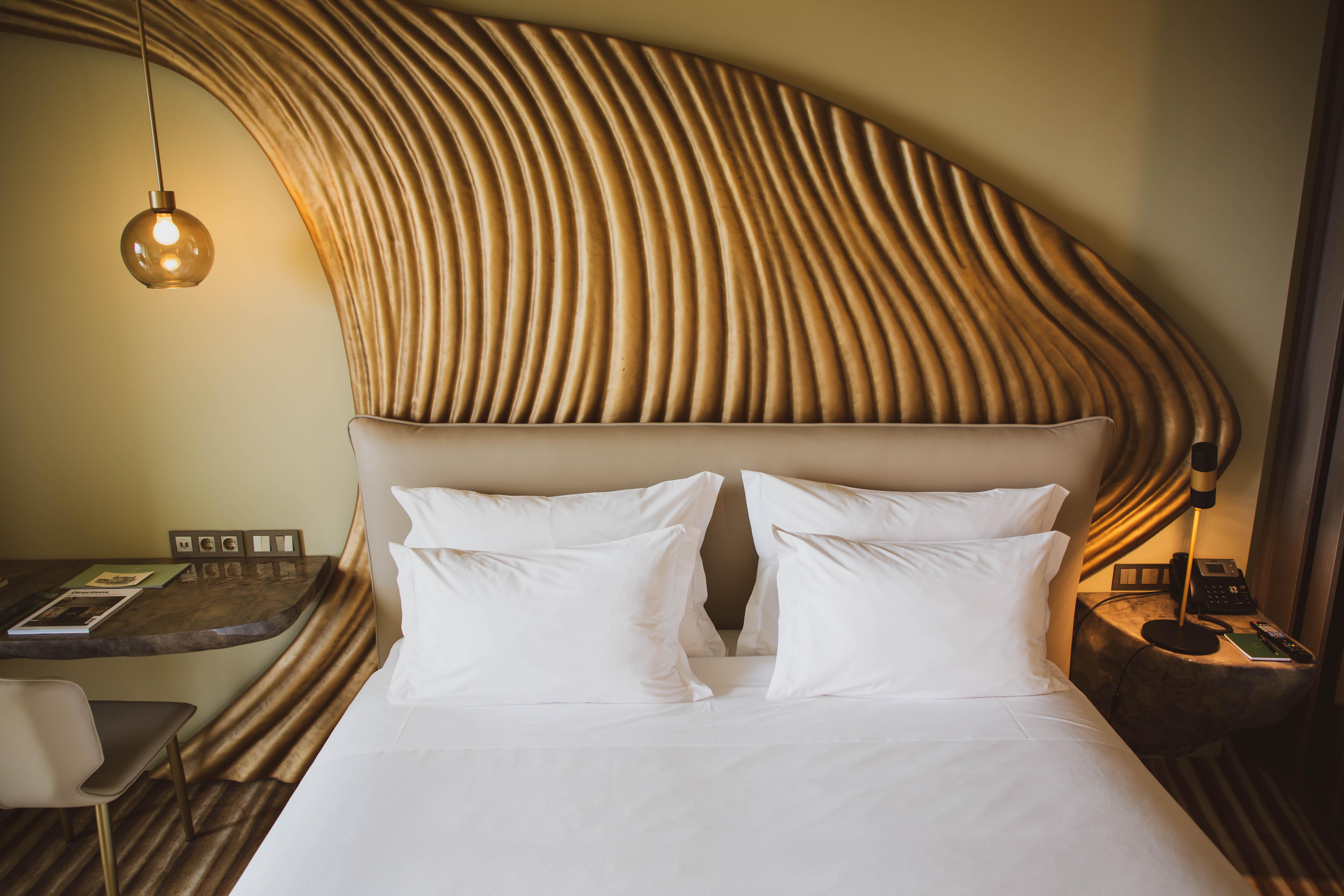 Vila Foz Hotel & Spa - Member Of Design Hotels Porto Kültér fotó A bedroom at the hotel