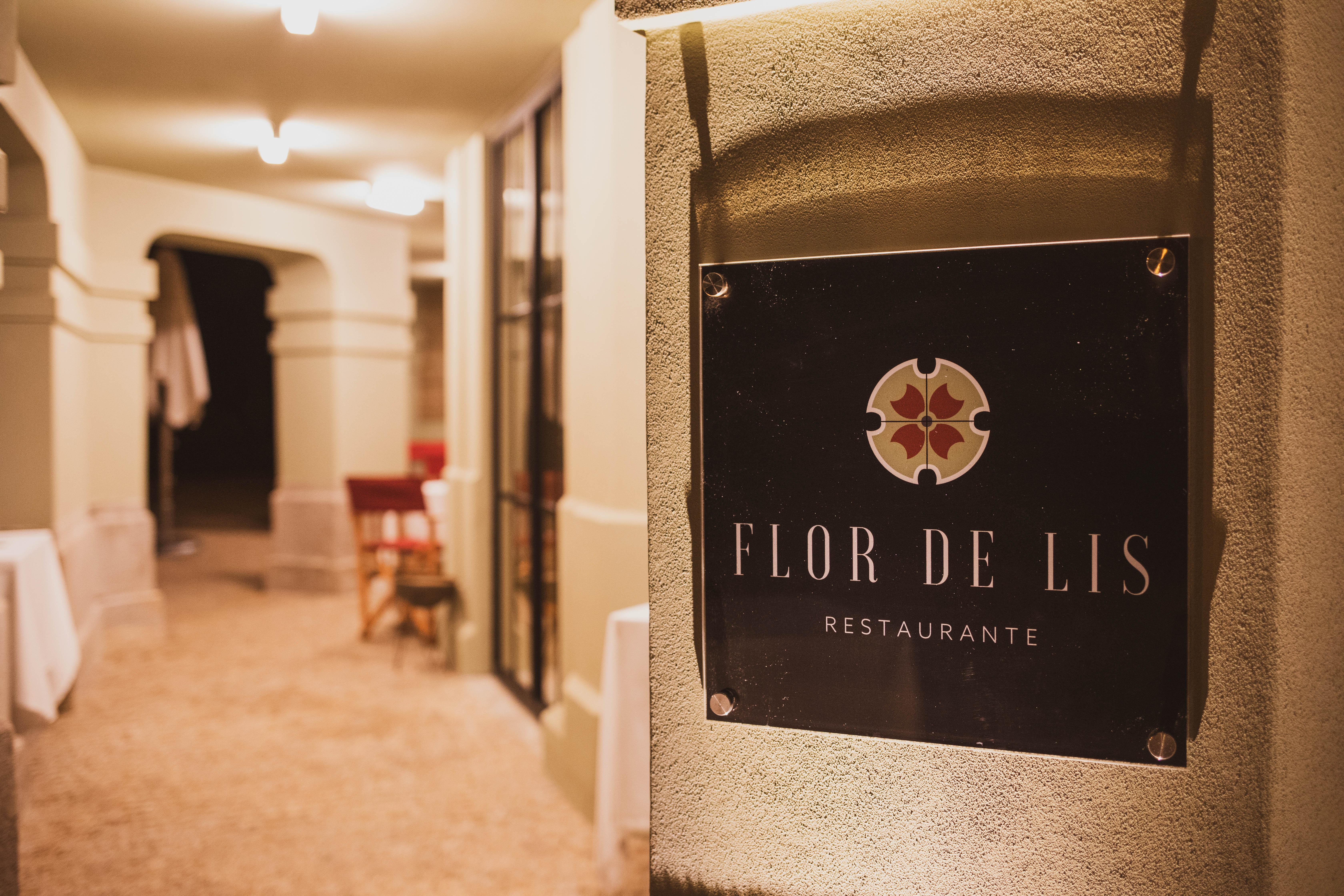 Vila Foz Hotel & Spa - Member Of Design Hotels Porto Kültér fotó Restaurant entrance