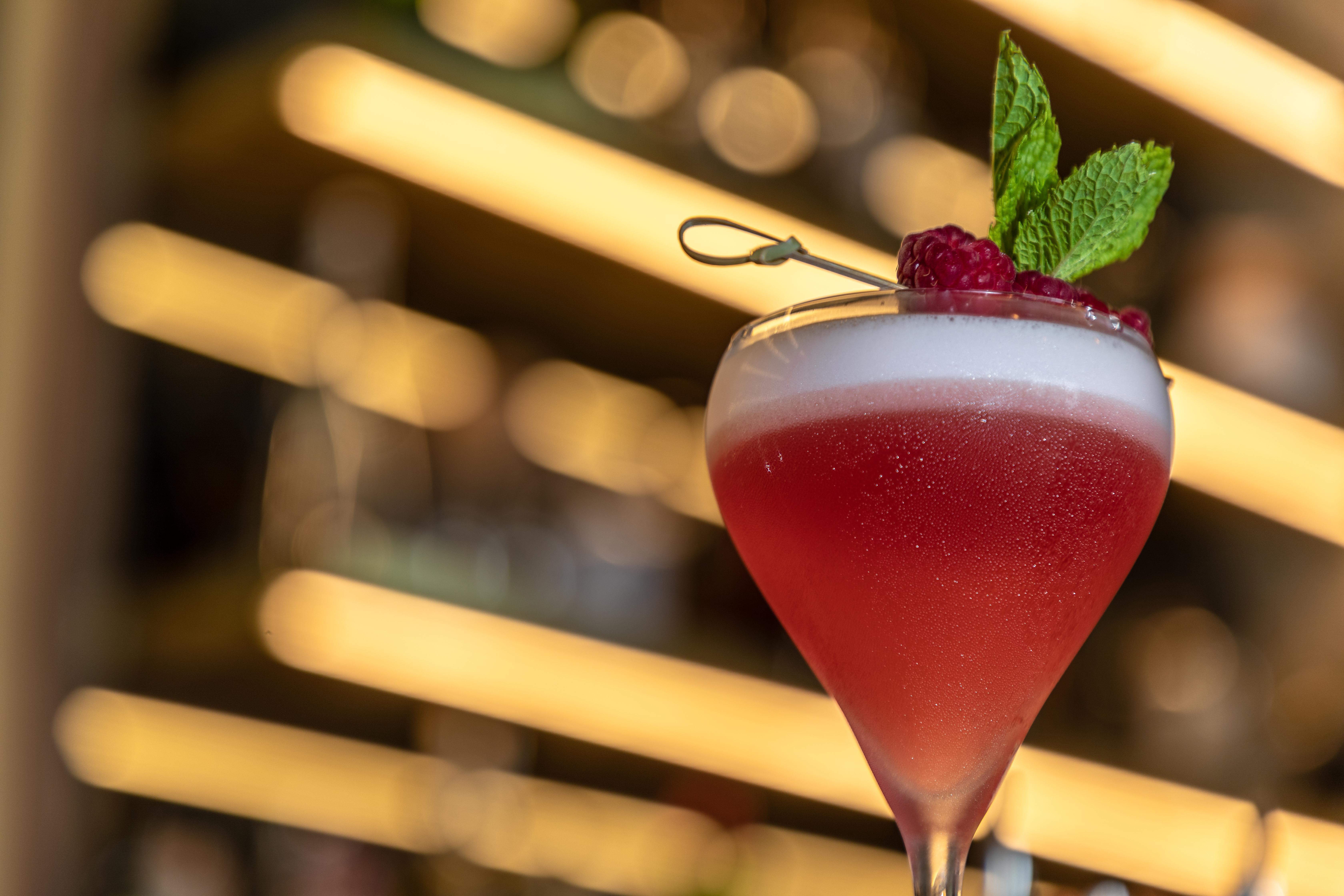Vila Foz Hotel & Spa - Member Of Design Hotels Porto Kültér fotó A Clover Club cocktail