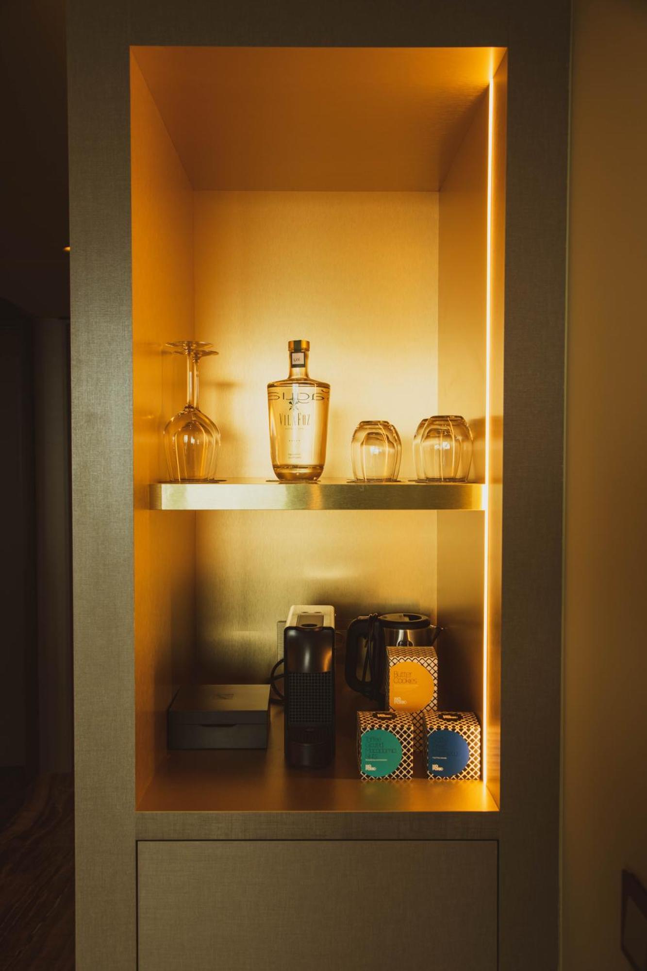 Vila Foz Hotel & Spa - Member Of Design Hotels Porto Kültér fotó A Nespresso machine in a hotel room