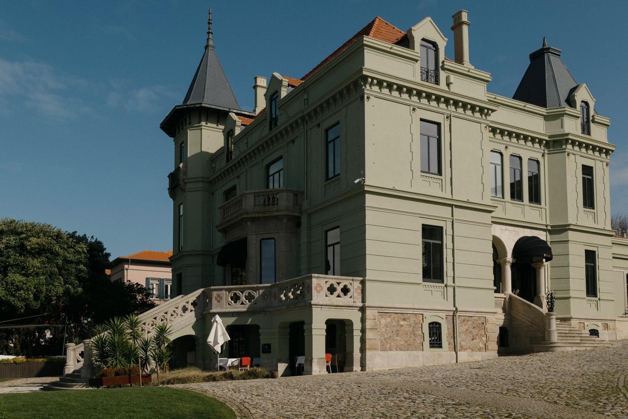 Vila Foz Hotel & Spa - Member Of Design Hotels Porto Kültér fotó The Château de la Bégude